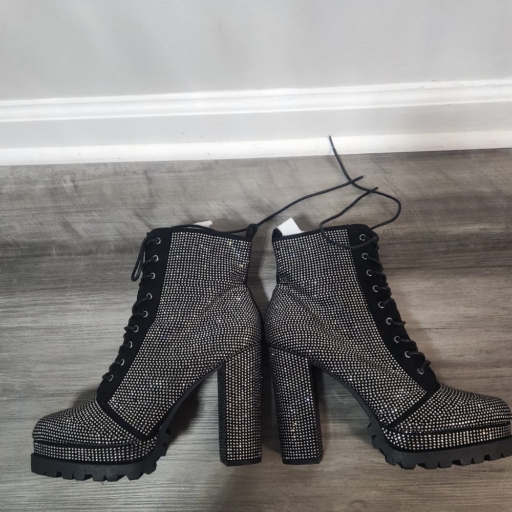Barely worn sparkly boots! Sz 10